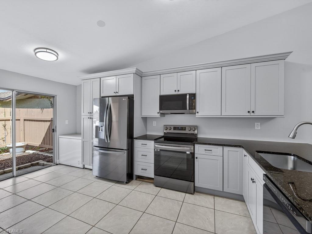 ROYAL WOODS - Residential