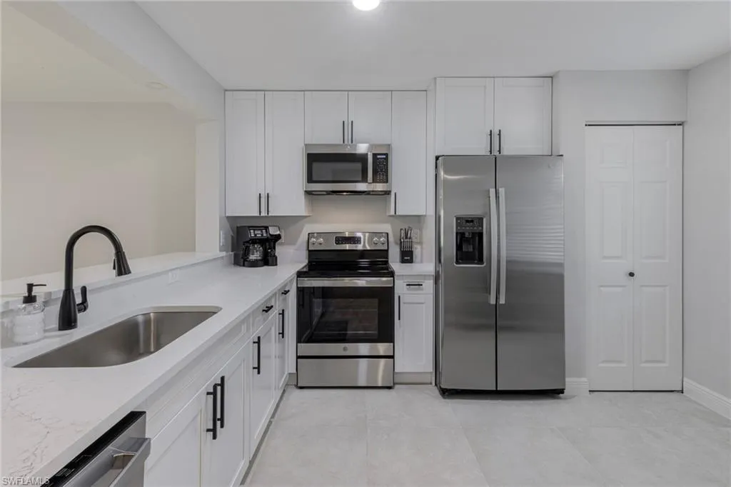 Naples, Florida 34104, United States, 2 Bedrooms Bedrooms, ,2 BathroomsBathrooms,Residential,Active,48638