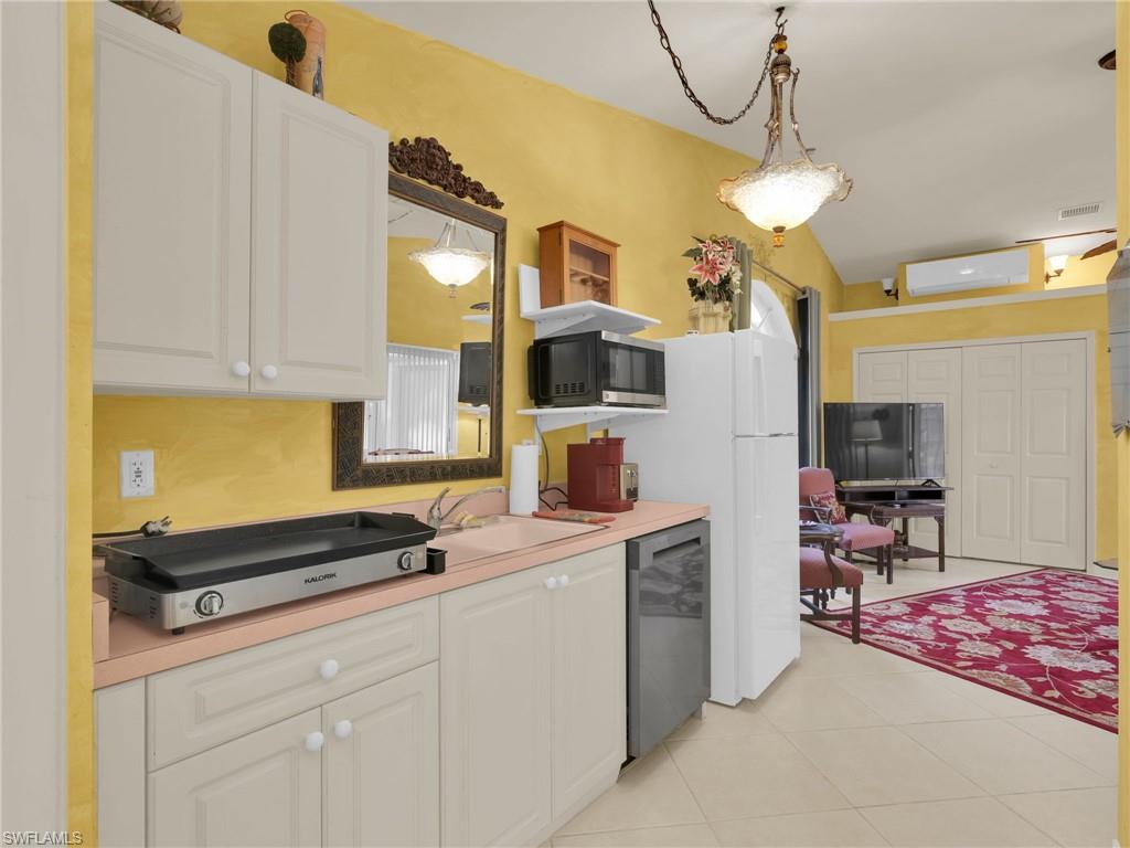 GOLDEN GATE ESTATES - Residential Lease