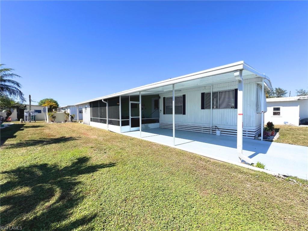 HOLIDAY MANOR - Residential