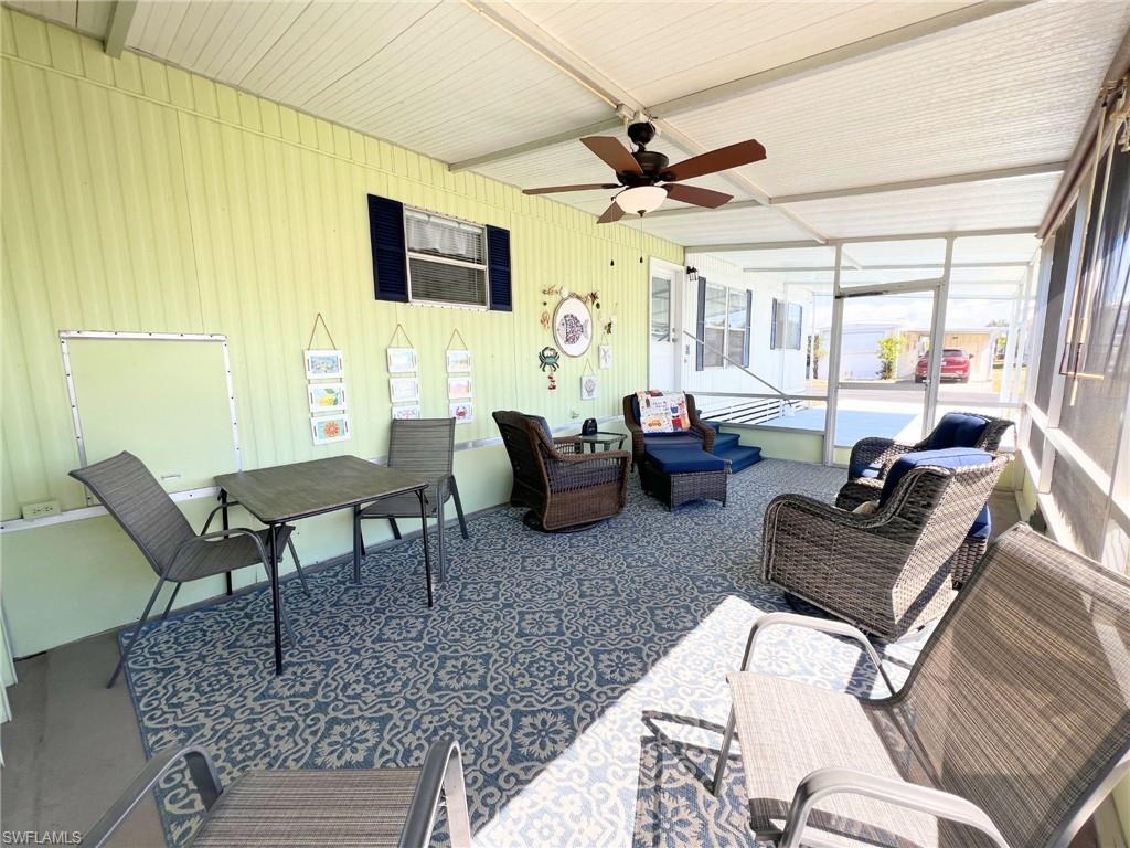 HOLIDAY MANOR - Residential