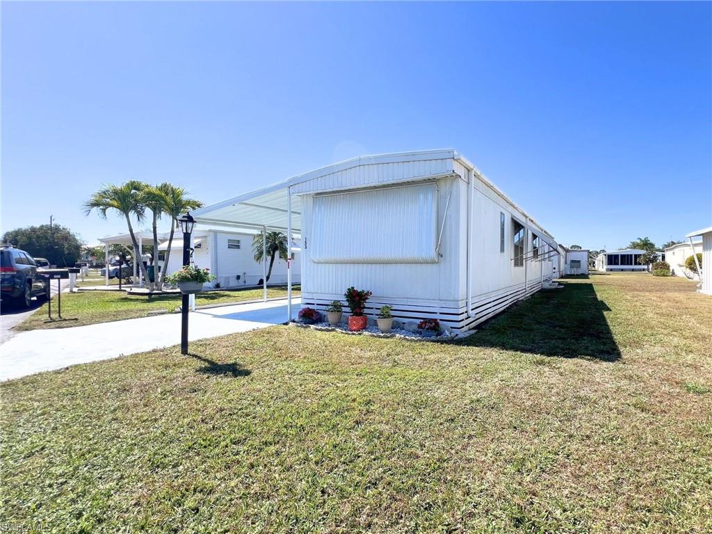 HOLIDAY MANOR - Residential