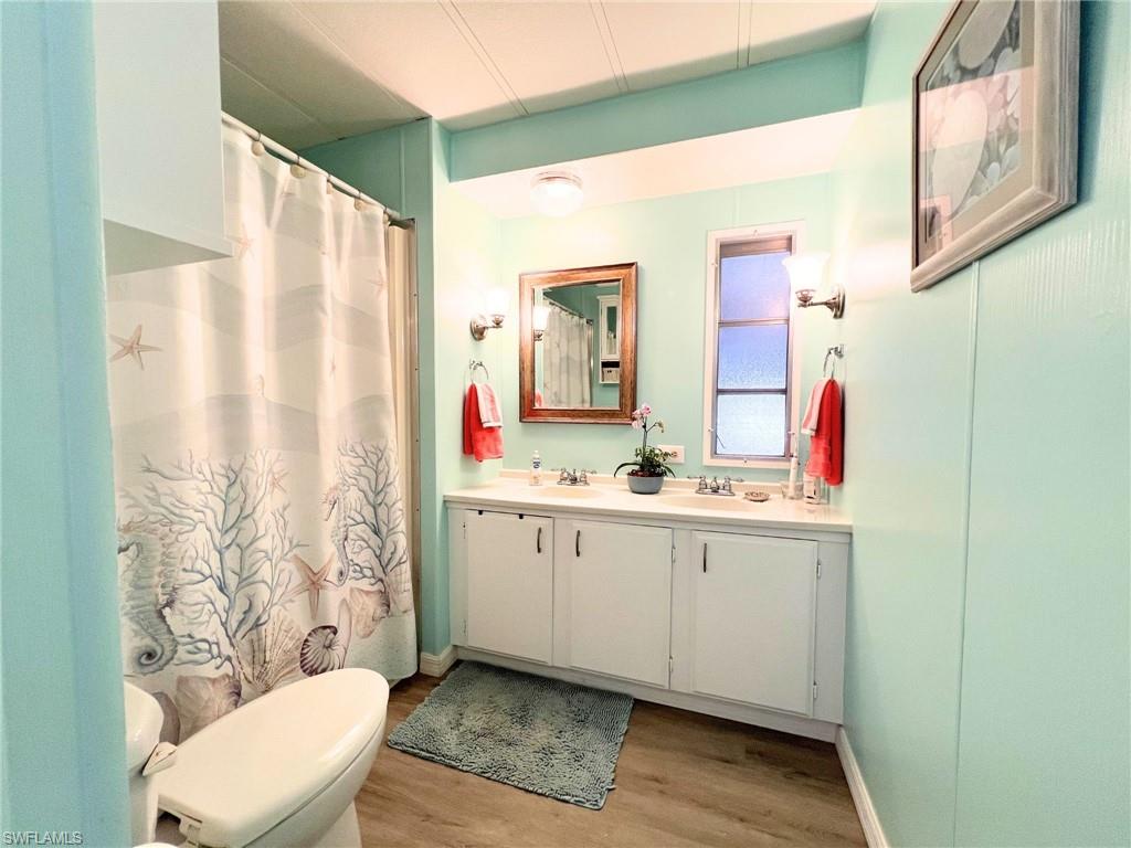 HOLIDAY MANOR - Residential