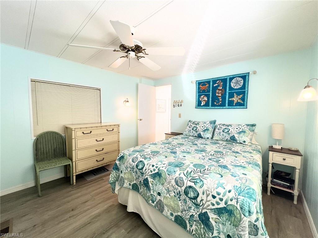 HOLIDAY MANOR - Residential