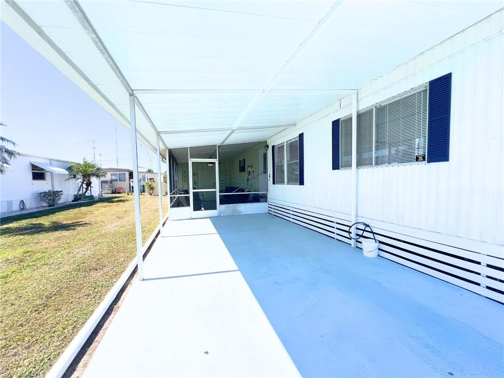 HOLIDAY MANOR - Residential