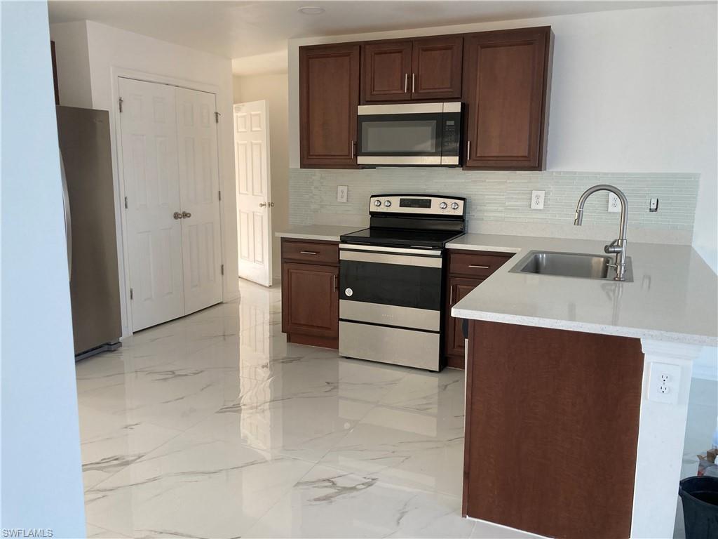 BANYAN VILLAGE - Residential