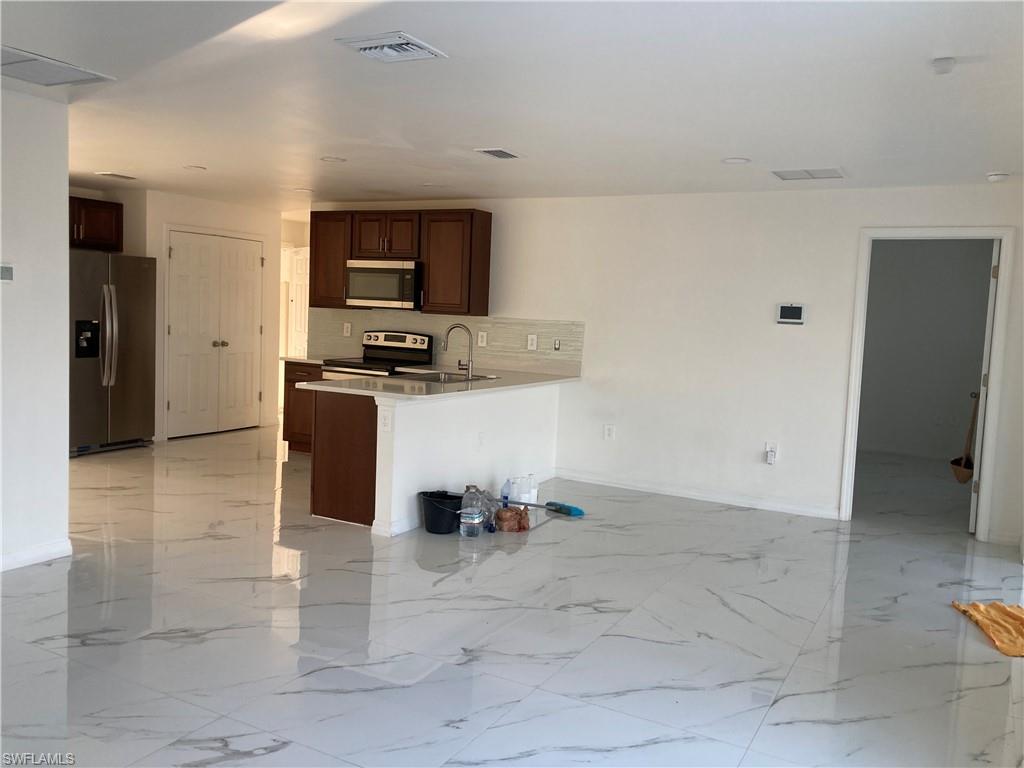 BANYAN VILLAGE - Residential