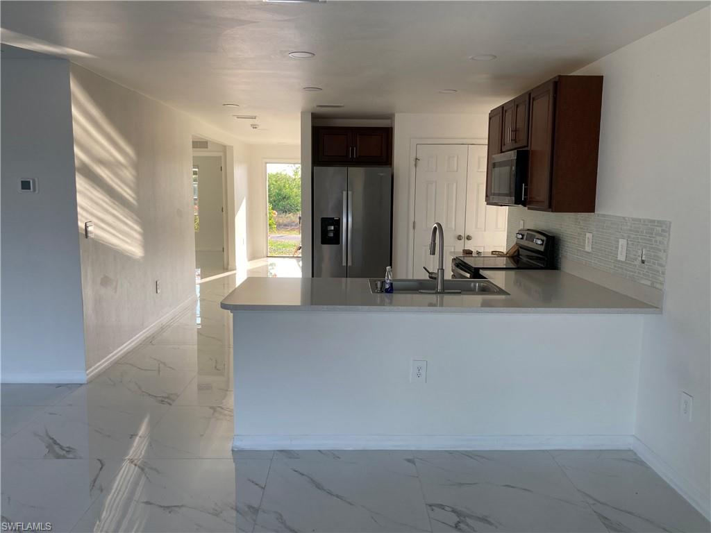 BANYAN VILLAGE - Residential