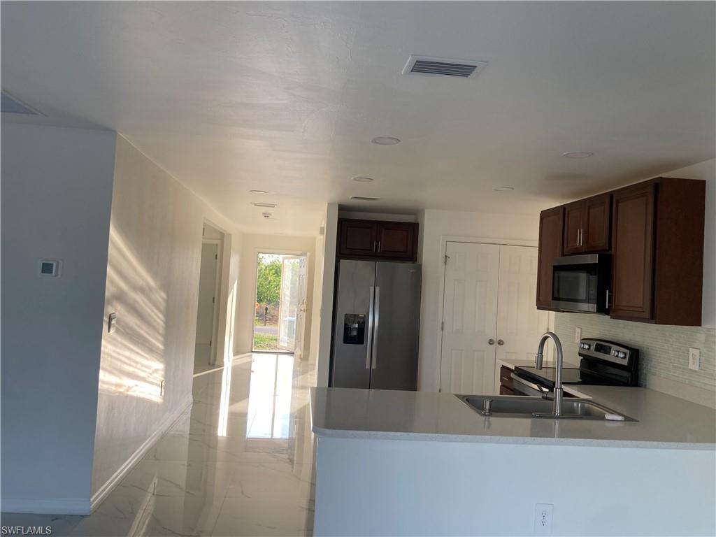 BANYAN VILLAGE - Residential