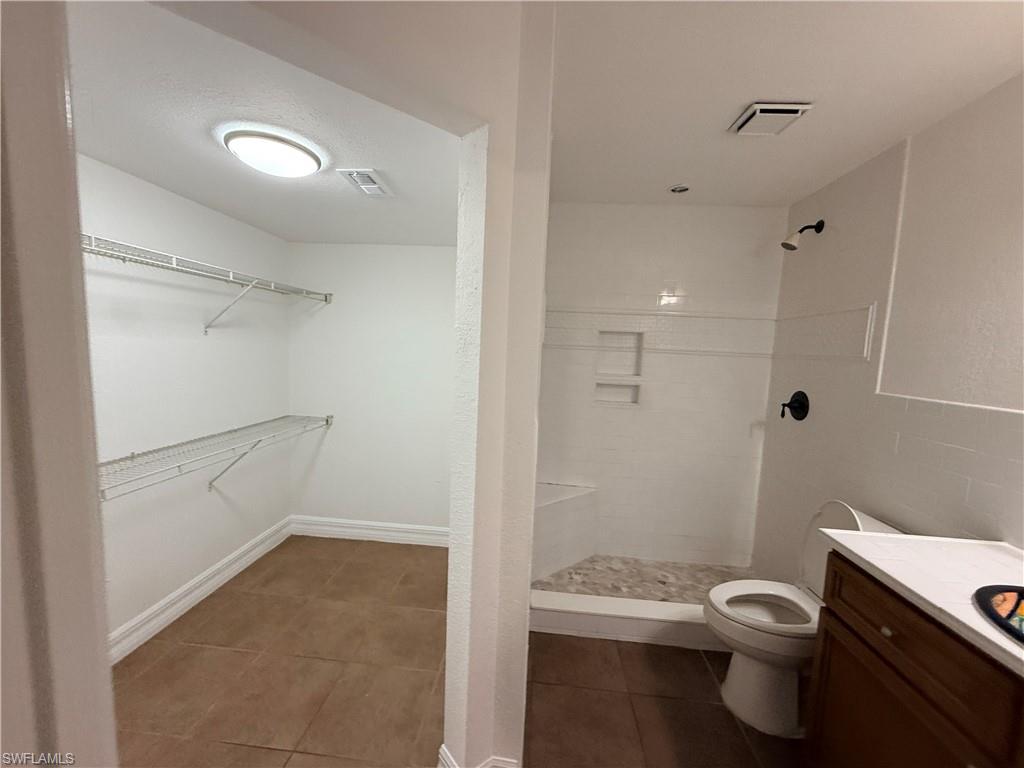 VENETIAN PALMS - Residential Lease