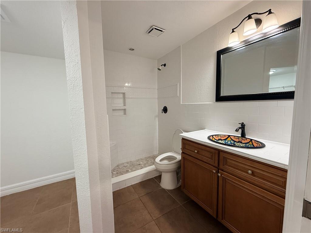 VENETIAN PALMS - Residential Lease