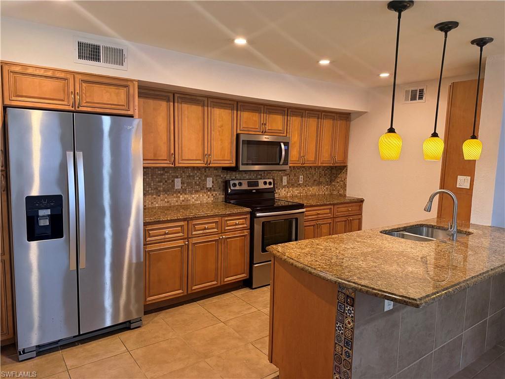 VENETIAN PALMS - Residential Lease