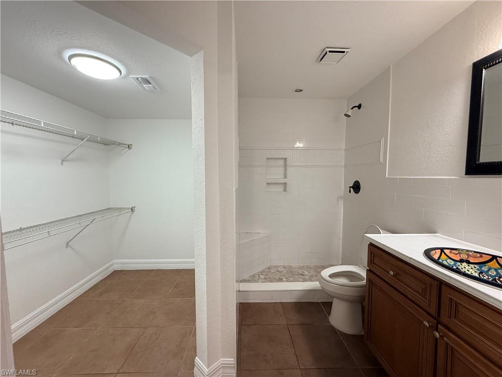 VENETIAN PALMS - Residential Lease