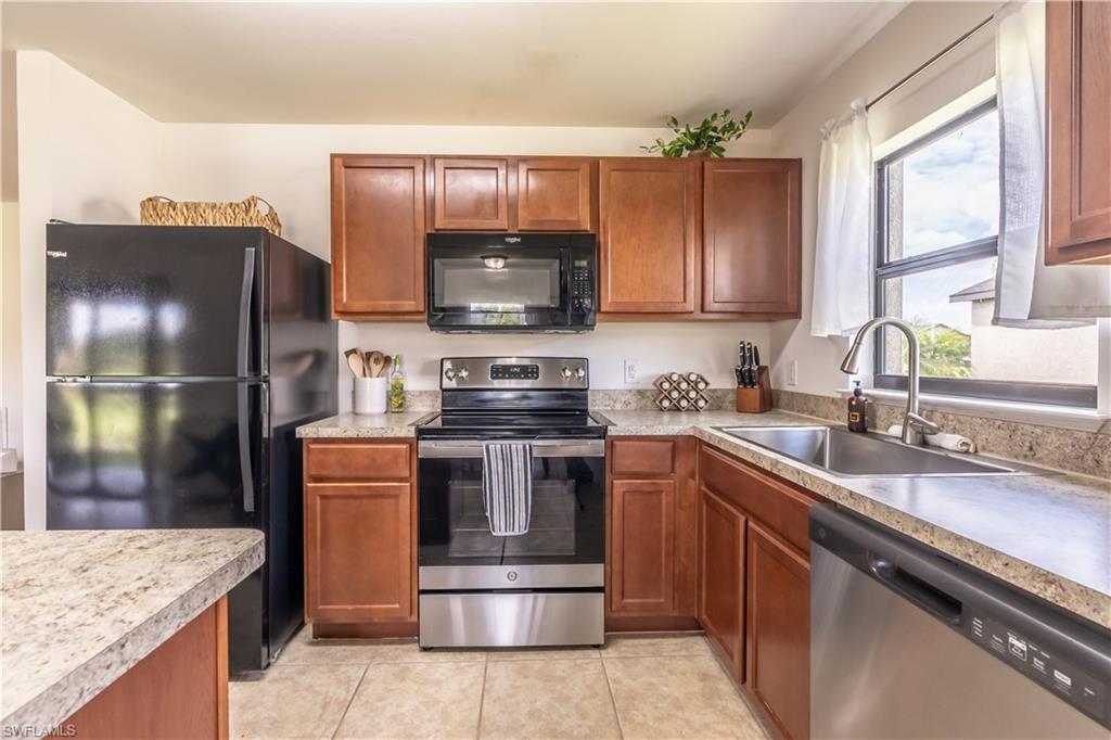 SHADOW LAKES - Residential