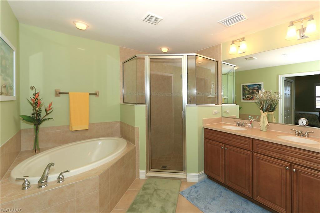 COACH HOMES AT HERITAGE BAY - Residential