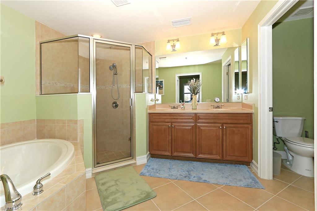 COACH HOMES AT HERITAGE BAY - Residential