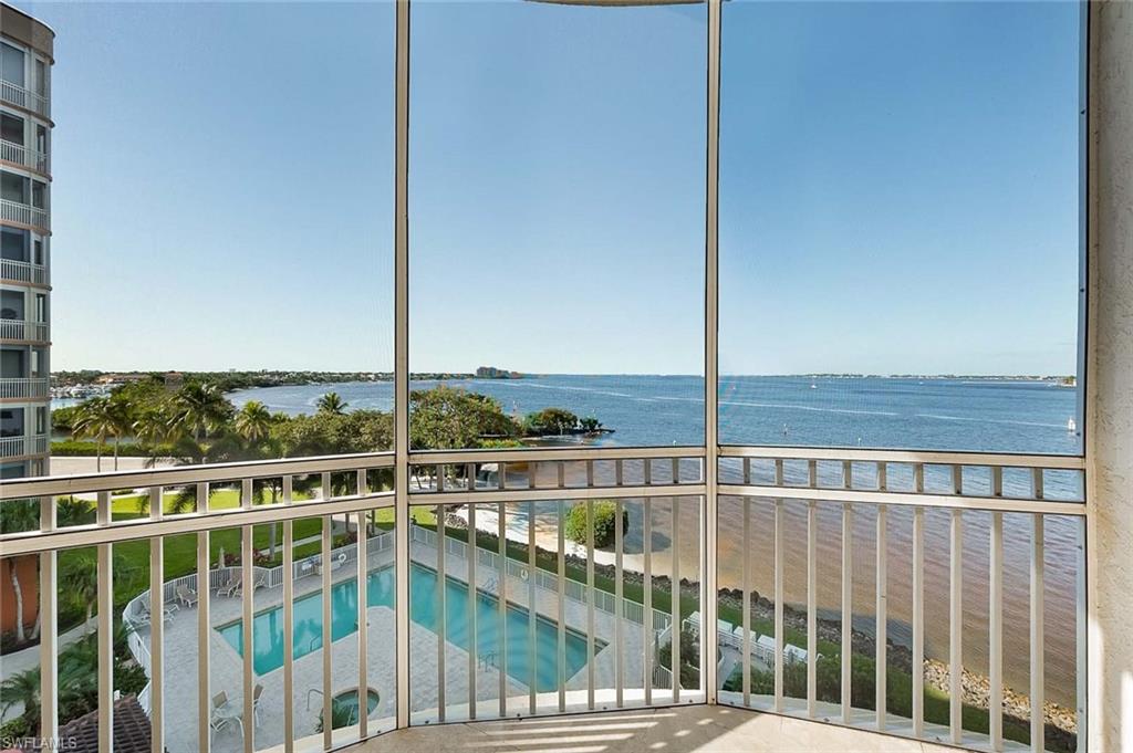 THE SHORES - Residential