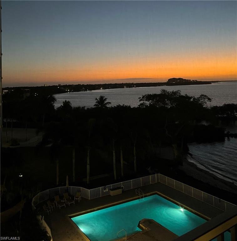 THE SHORES - Residential