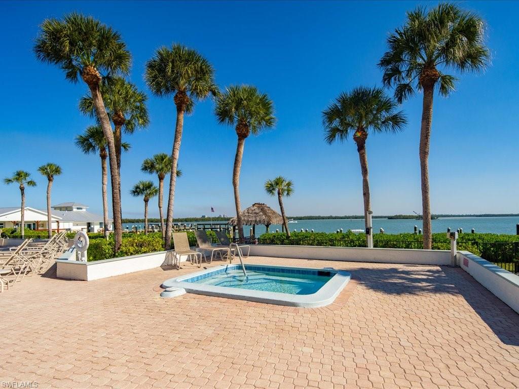 RIVERSIDE CLUB - Residential