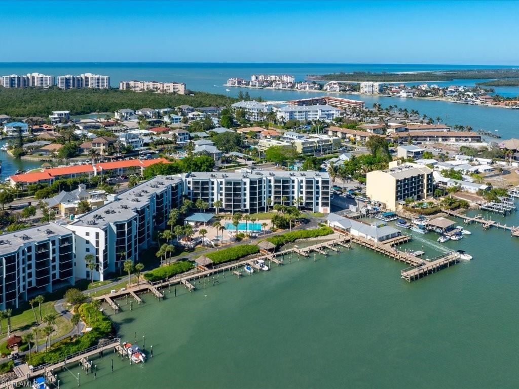 RIVERSIDE CLUB - Residential