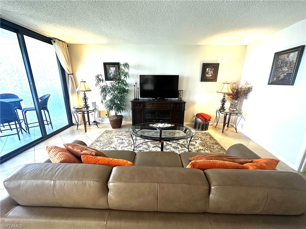 RIVERSIDE CLUB - Residential