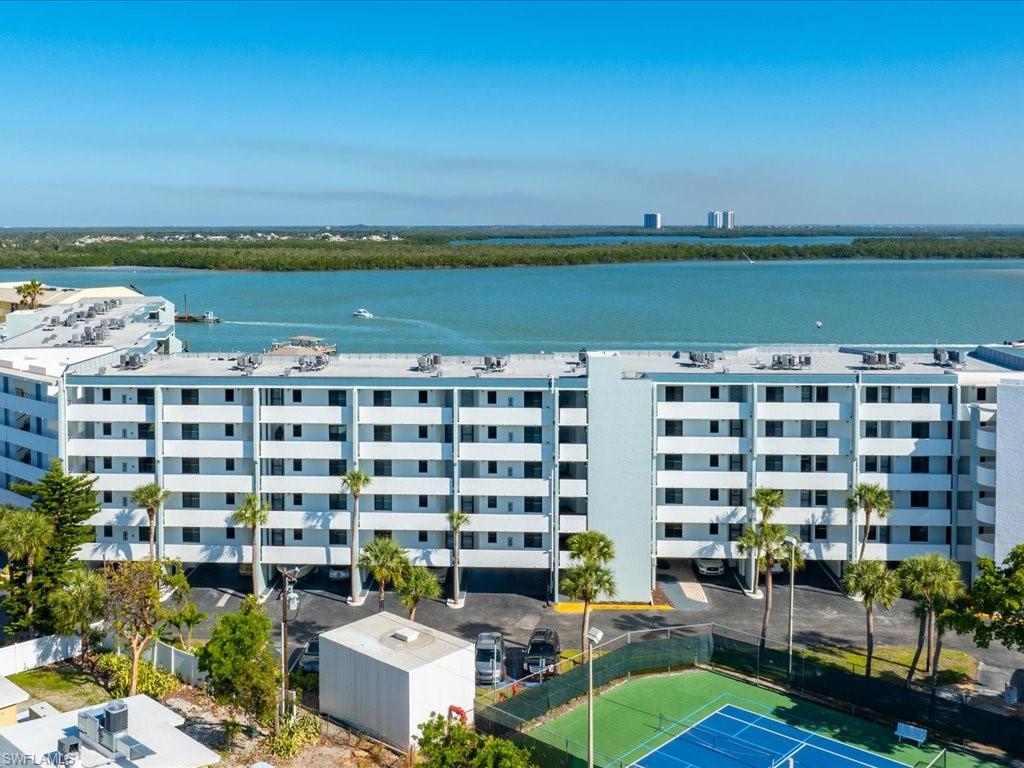 RIVERSIDE CLUB - Residential