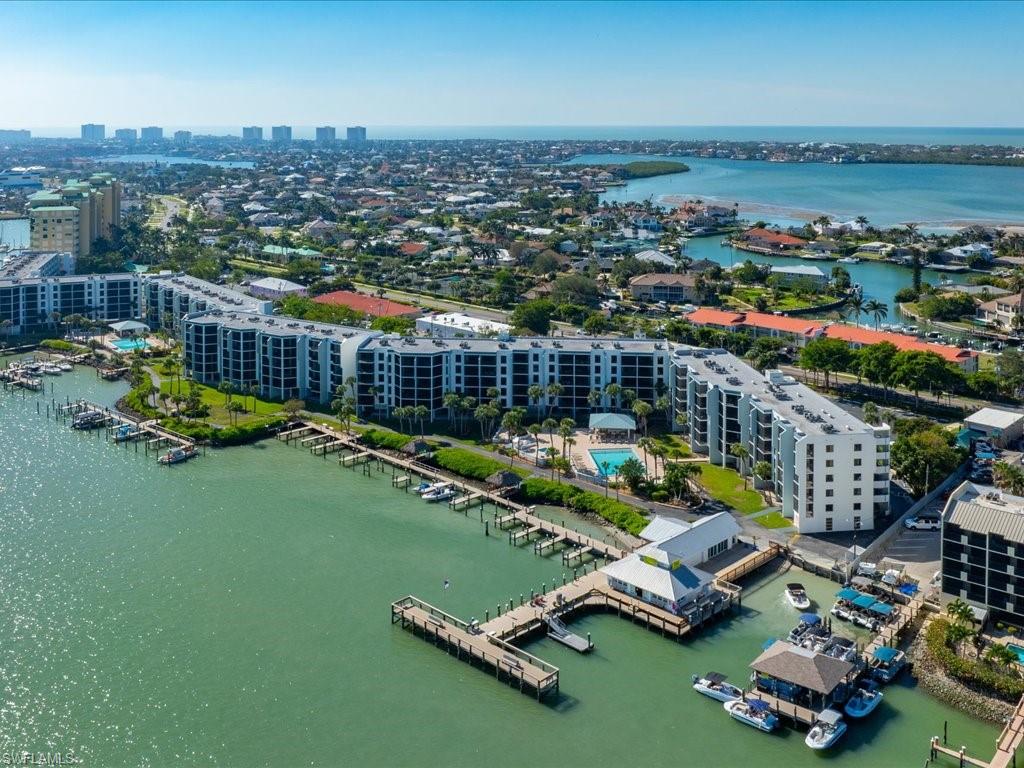 RIVERSIDE CLUB - Residential