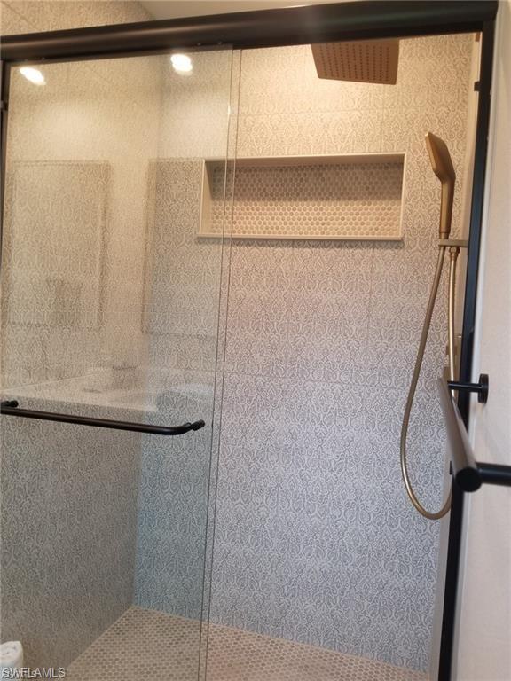 VILLAGES AT EMERALD LAKES - Residential Lease