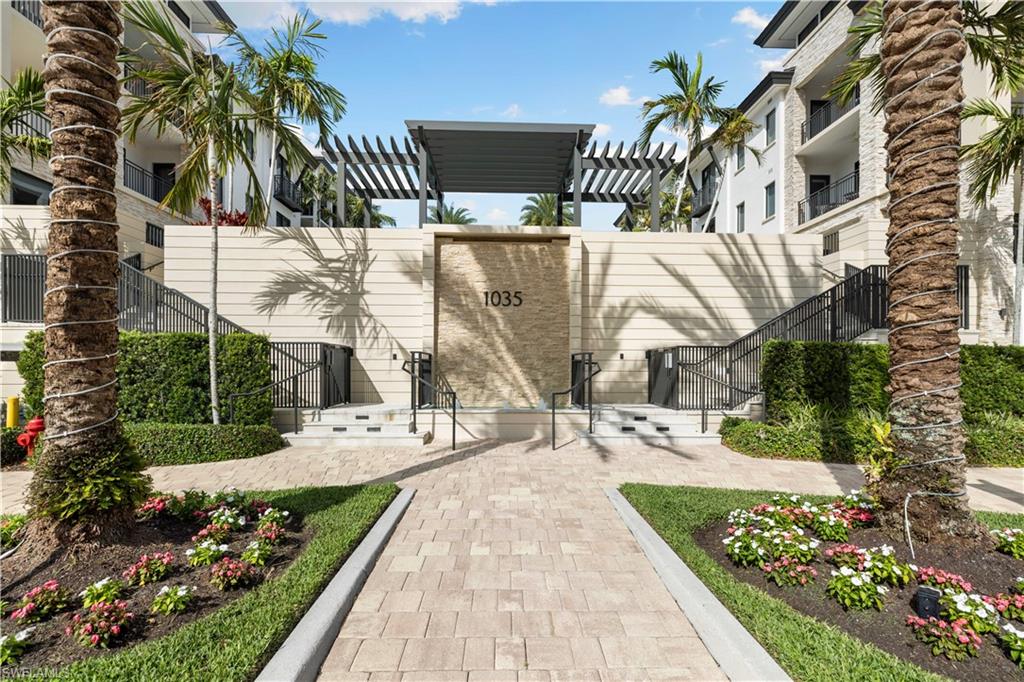 NAPLES SQUARE - Residential