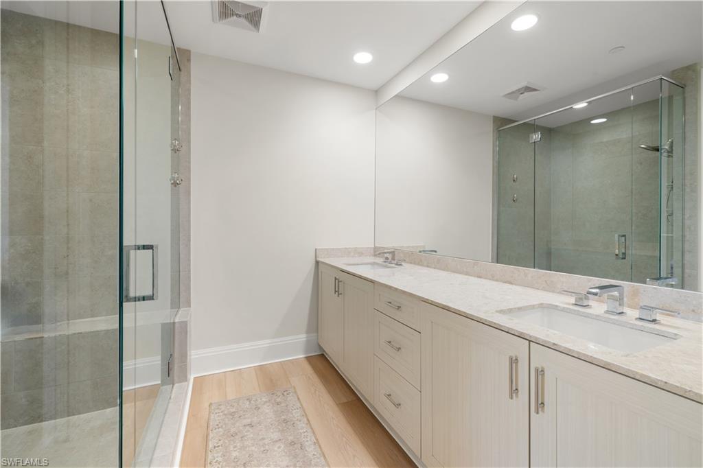 NAPLES SQUARE - Residential