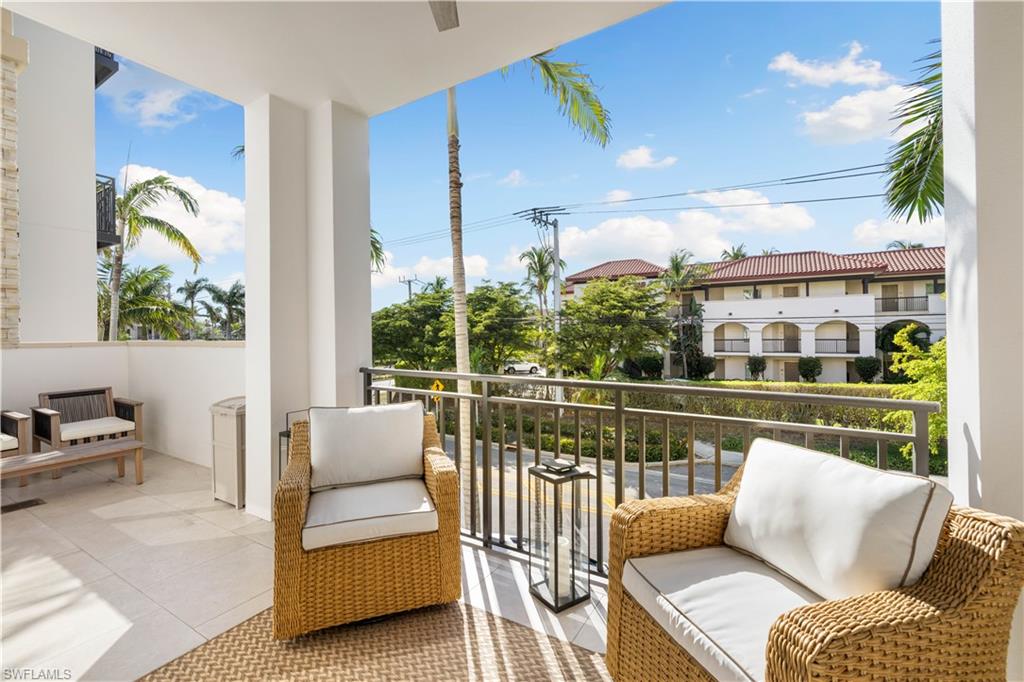 NAPLES SQUARE - Residential