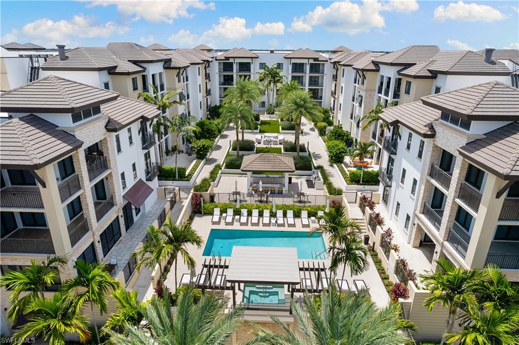 NAPLES SQUARE - Residential