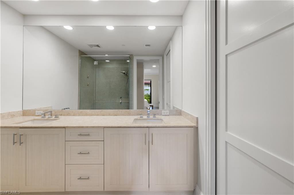 NAPLES SQUARE - Residential