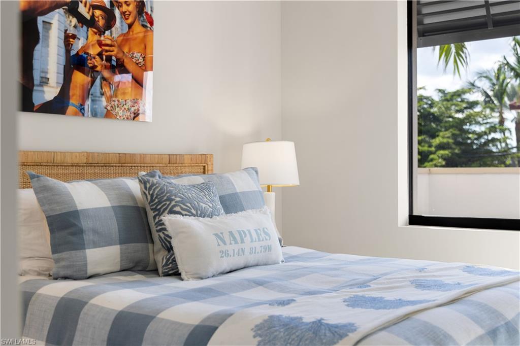 NAPLES SQUARE - Residential