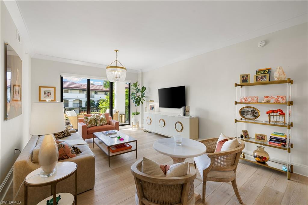 NAPLES SQUARE - Residential