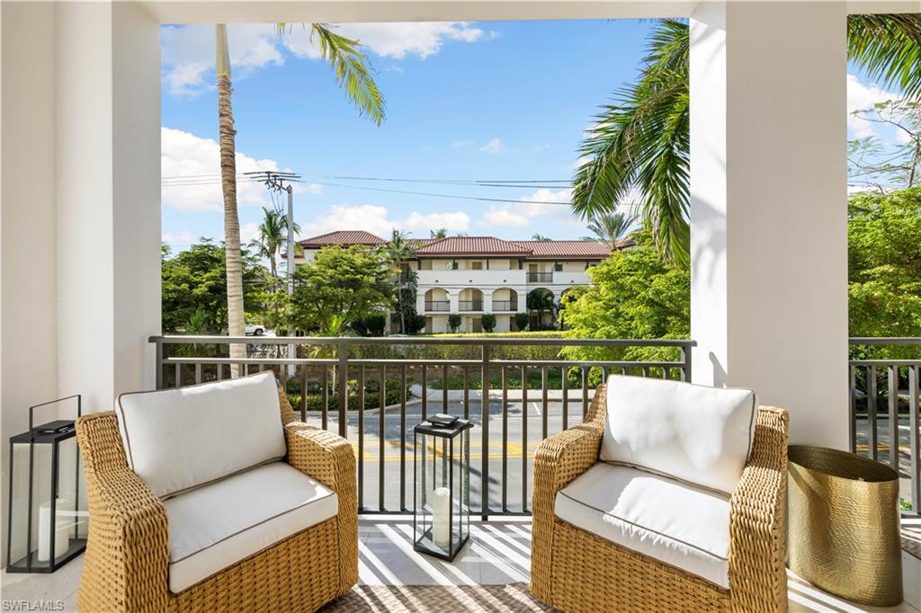 NAPLES SQUARE - Residential