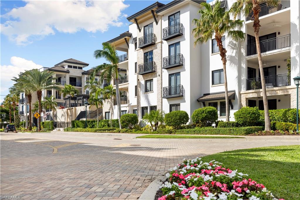 NAPLES SQUARE - Residential