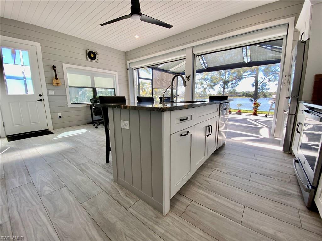 GOLDEN PALMS LUXURY MOTORCOACH RESORT - Land