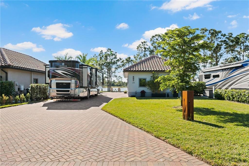 GOLDEN PALMS LUXURY MOTORCOACH RESORT - Land