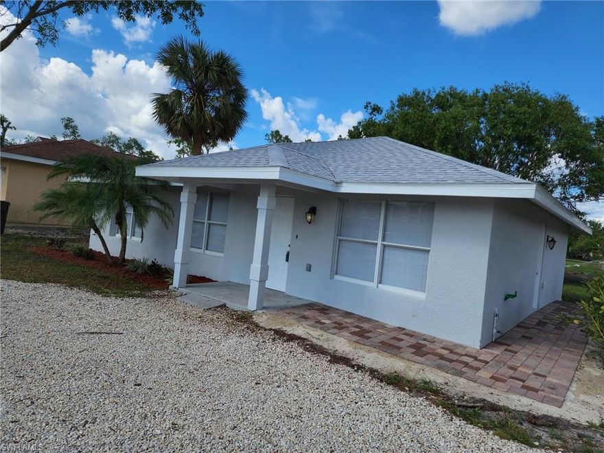 Hard to find a property with 4 BR - 2BA with 13736 sq ft lot and just minutes from Fort Myers Downtown and has a new kitchen, new backsplash, new baseborads,new doors,new appliances and fresh paint inside and ouside, ready for the new owners.
This is a home you don't want to miss.