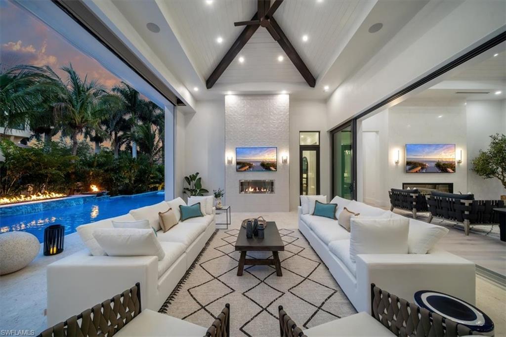 MOORINGS - Residential