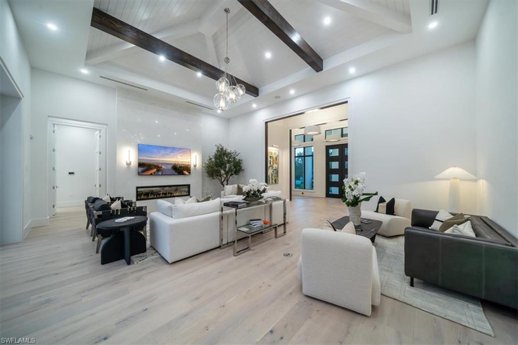 MOORINGS - Residential