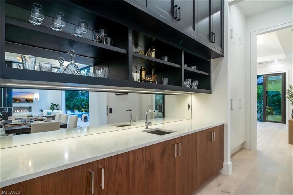 MOORINGS - Residential