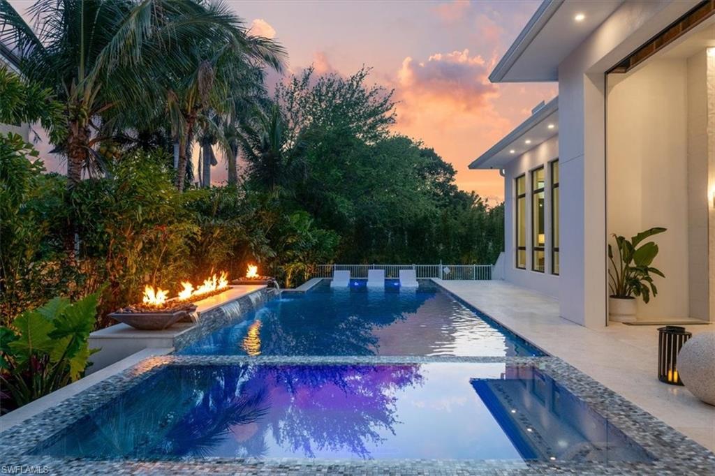 MOORINGS - Residential