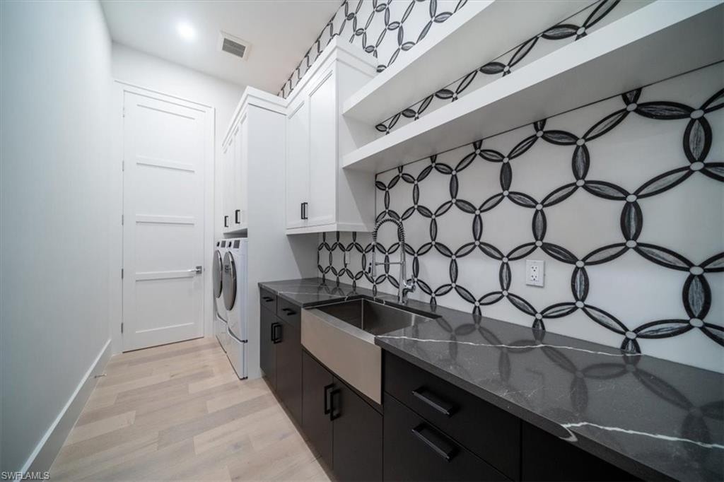 MOORINGS - Residential