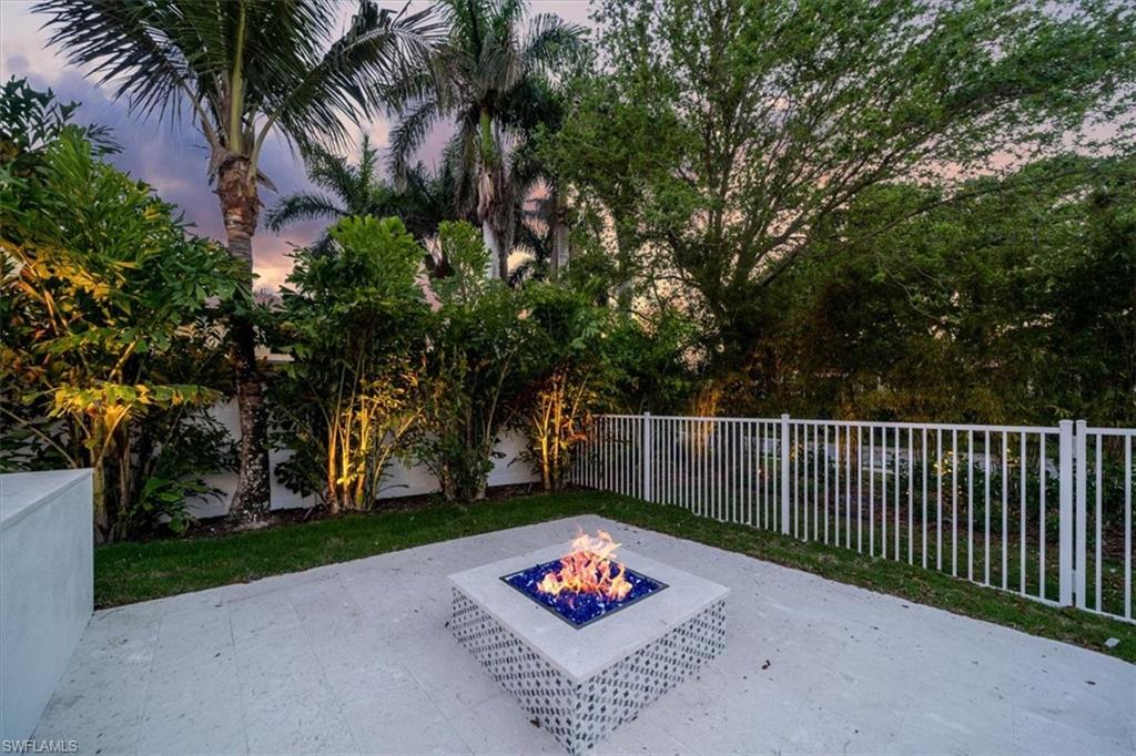 MOORINGS - Residential