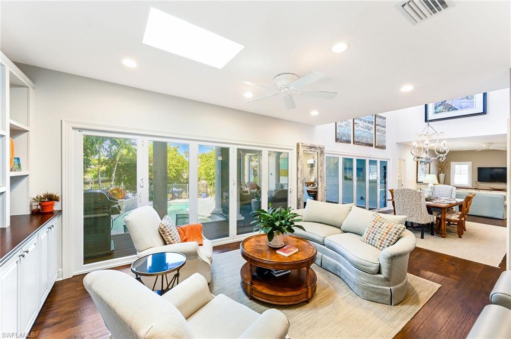 AQUALANE SHORES - Residential