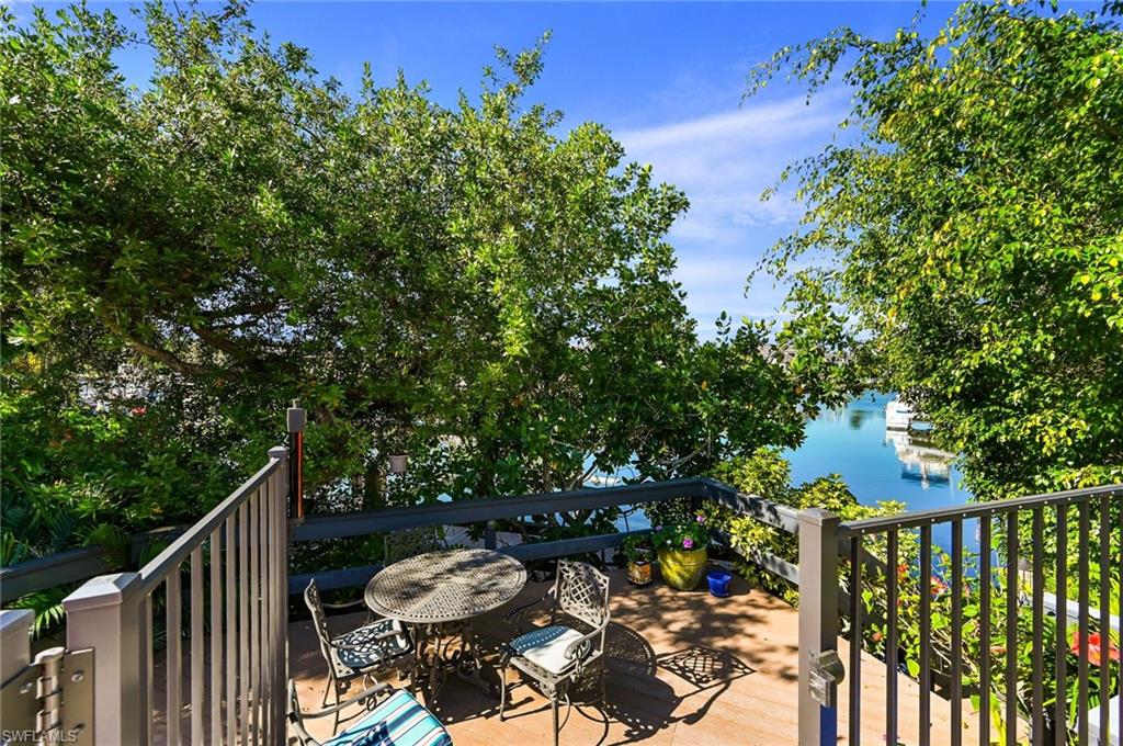 AQUALANE SHORES - Residential