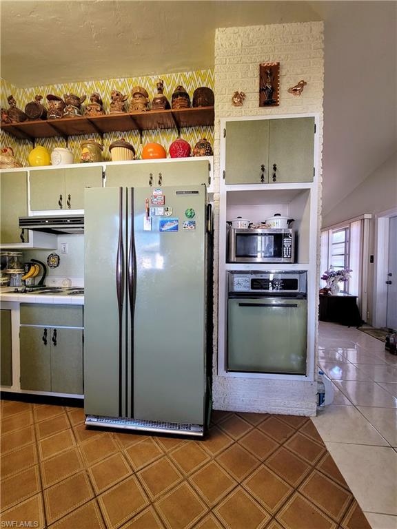 BERTS BAYSHORE MANOR - Residential