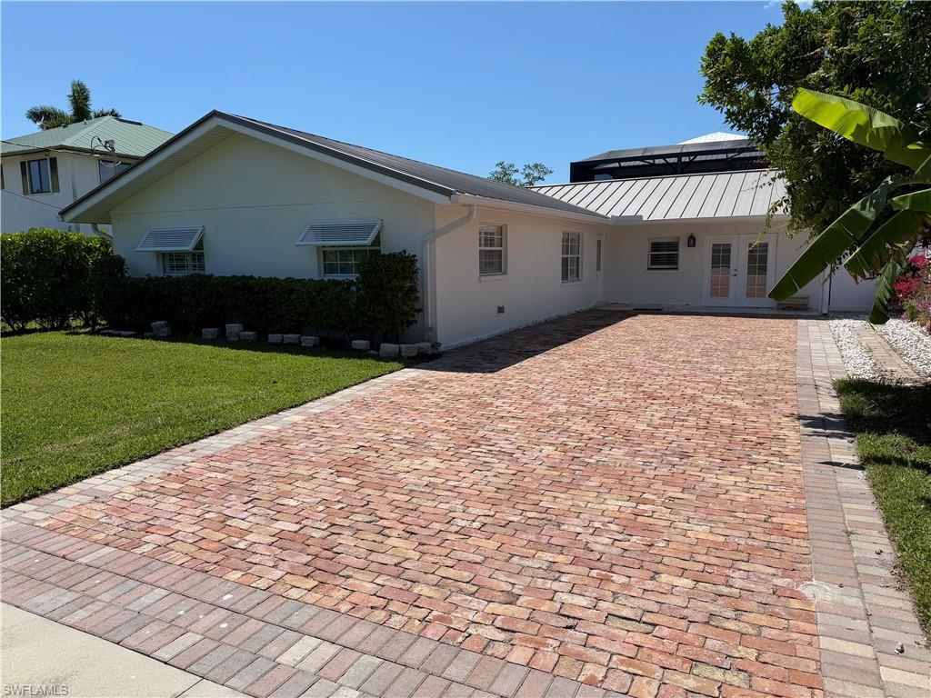 112 Capri BLVD